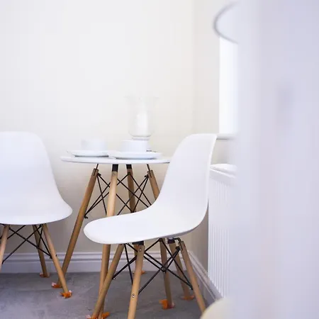 Stylish 1-Bed - Free Parking - Town Centre Appartement Stratford-upon-Avon Buitenkant foto
